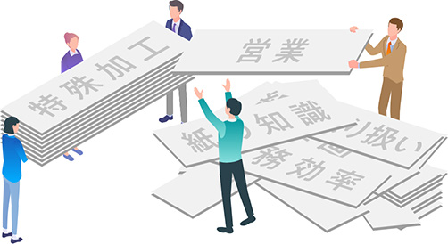 文字が書かれた板を持ち上げる人々